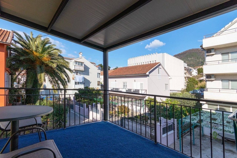 Prodaje se stan u centru Tivta