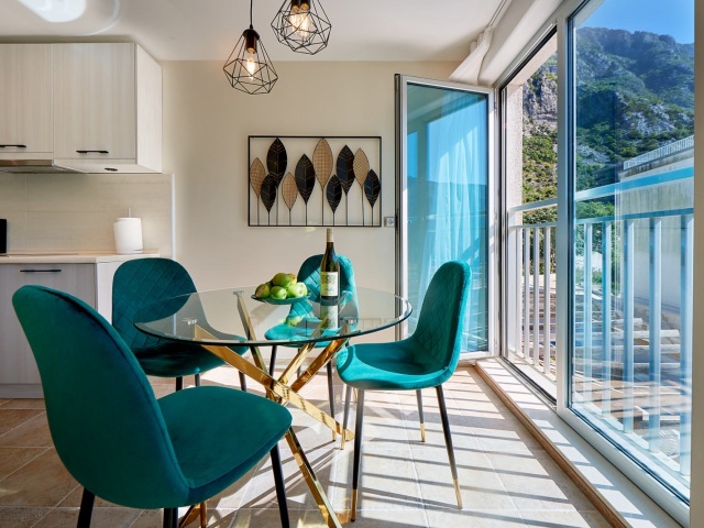 Продается уютная и солнечная квартира в Доброте