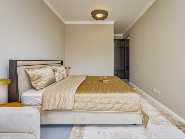 Продается уникальная ,светлая квартира с тремя спальнями в Доброте