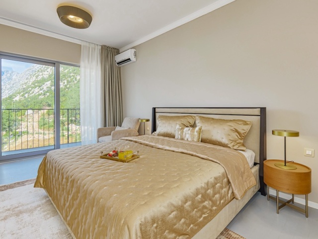 Продается уникальная ,светлая квартира с тремя спальнями в Доброте