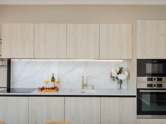 Продается уникальная ,светлая квартира с тремя спальнями в Доброте