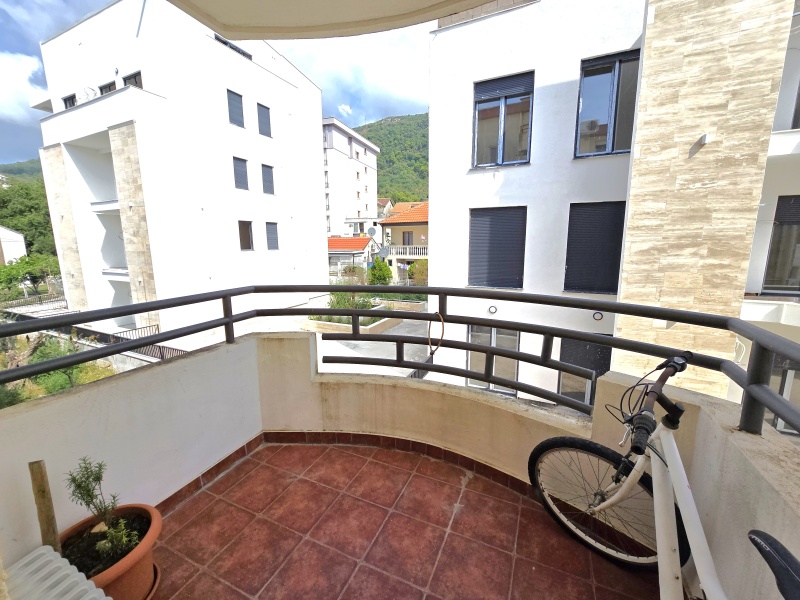 Dreizimmerwohnung in Budva zu verkaufen