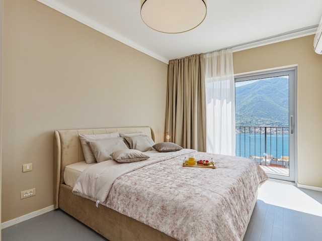 Продается уникальная ,светлая квартира с тремя спальнями в Доброте