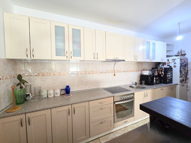 Dreizimmerwohnung in Budva zu verkaufen