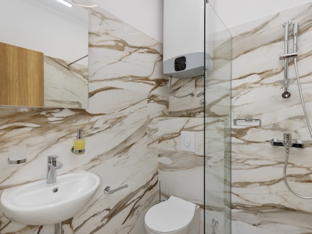 Продается уникальная ,светлая квартира с тремя спальнями в Доброте