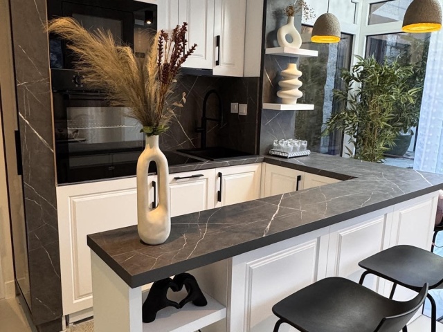 Apartments for sale on the first line in Prčnje, Kotor