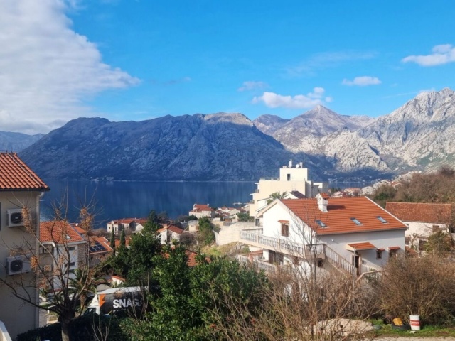 A comfortable and sunny apartment in Dobrota is for sale