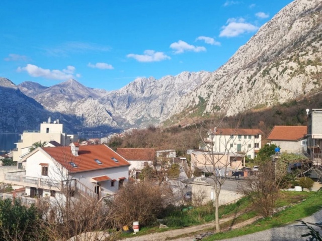 A comfortable and sunny apartment in Dobrota is for sale