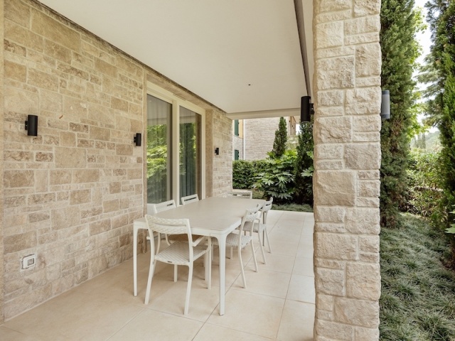 Zwei-Zimmer-Wohnung in Portonova mit privatem Garten