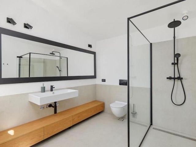 Каменный дом с потрясающим видом на море в Перасте