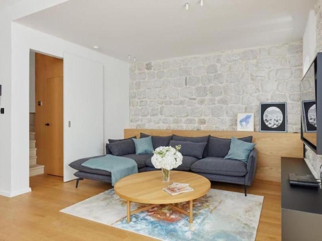 Каменный дом с потрясающим видом на море в Перасте