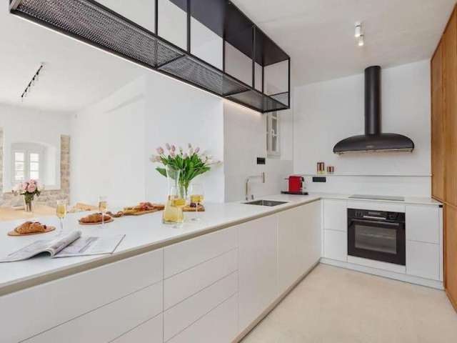 Каменный дом с потрясающим видом на море в Перасте