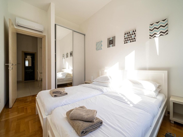 Stan sa dvorištem u stambenom kompleksu u Bokokotorskom zalivu, Crna Gora