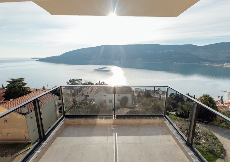 Trosoban stan u novom stambenom kompleksu u Herceg Novom