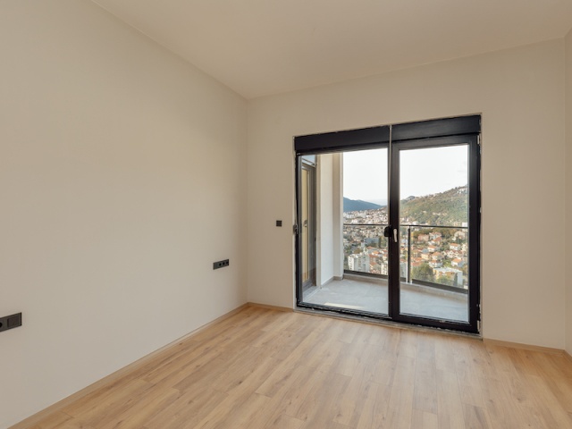 Trosoban stan u novom stambenom kompleksu u Herceg Novom