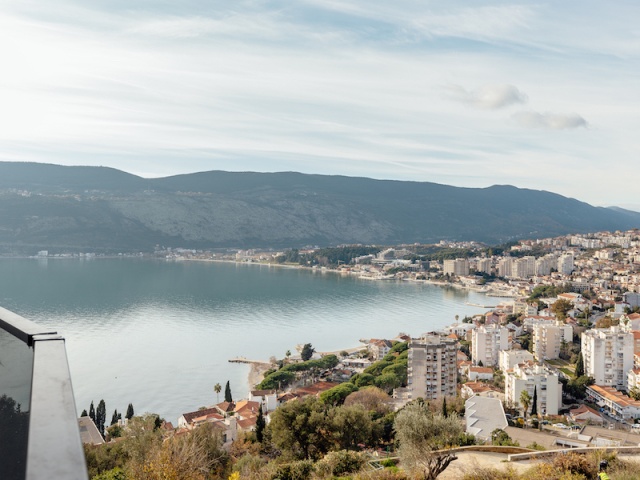 Trosoban stan u novom stambenom kompleksu u Herceg Novom