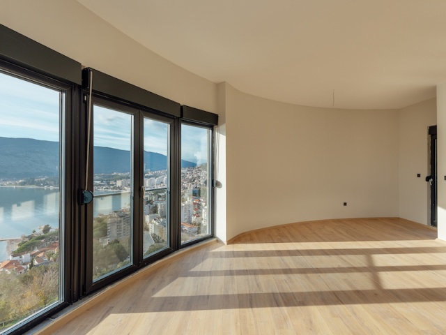 Trosoban stan u novom stambenom kompleksu u Herceg Novom