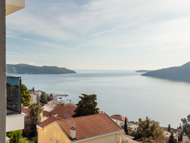 Trosoban stan u novom stambenom kompleksu u Herceg Novom