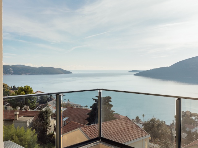 Trosoban stan u novom stambenom kompleksu u Herceg Novom