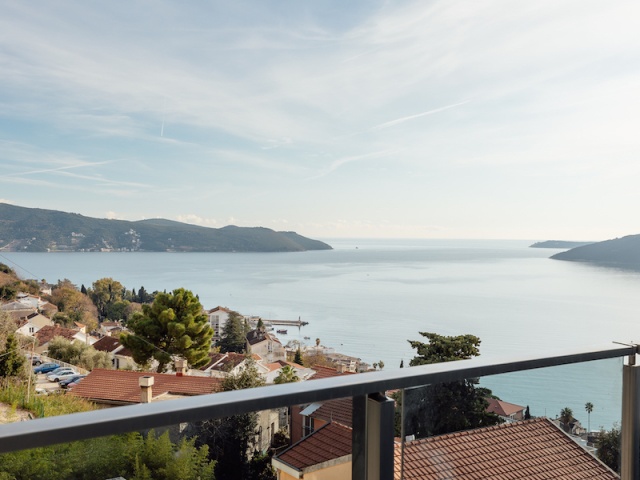 Trosoban stan u novom stambenom kompleksu u Herceg Novom