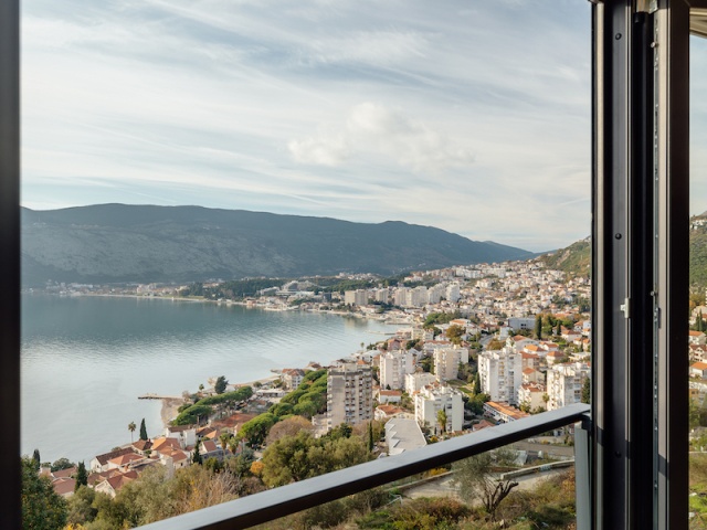 Trosoban stan u novom stambenom kompleksu u Herceg Novom