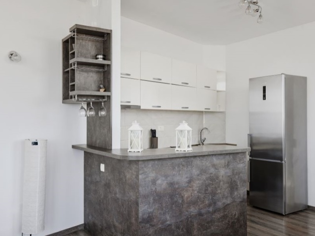 Novoizgrađena vila sa bazenom i predivnim pogledom na more, Kavac