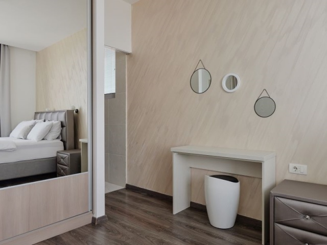 Novoizgrađena vila sa bazenom i predivnim pogledom na more, Kavac