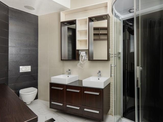 Novoizgrađena vila sa bazenom i predivnim pogledom na more, Kavac