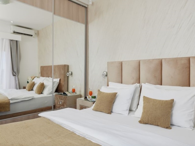 Novoizgrađena vila sa bazenom i predivnim pogledom na more, Kavac