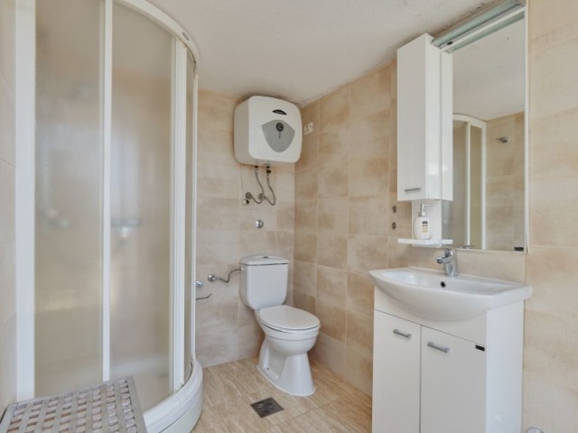 Novoizgrađena vila sa bazenom i predivnim pogledom na more, Kavac