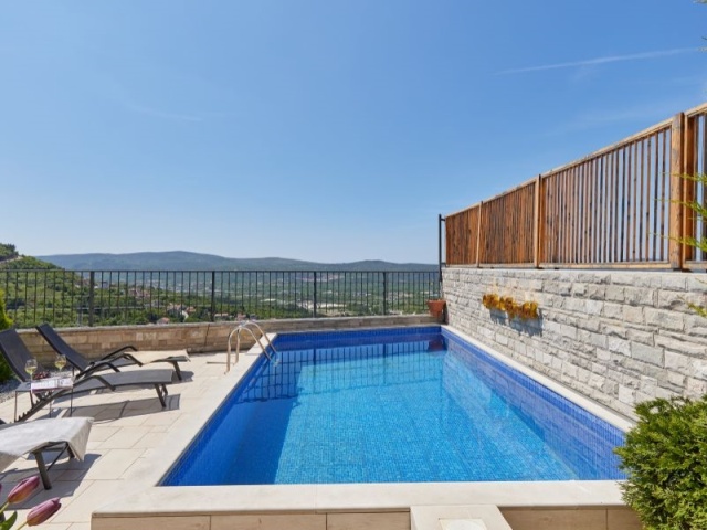 Novoizgrađena vila sa bazenom i predivnim pogledom na more, Kavac