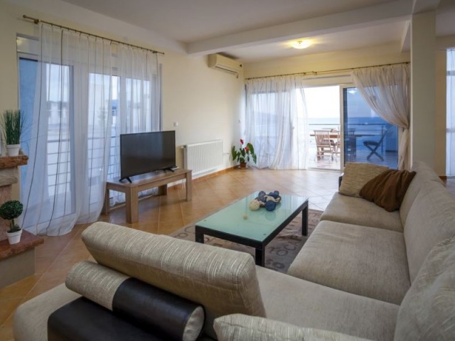 Waterfront villas with swimming pools, Dobre Vode, Bar