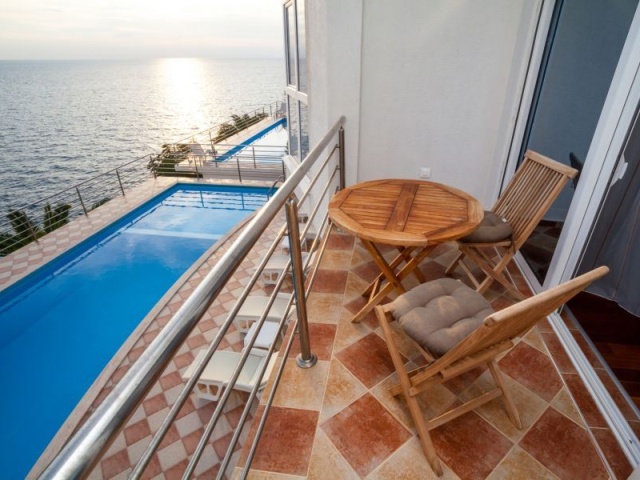 Waterfront villas with swimming pools, Dobre Vode, Bar