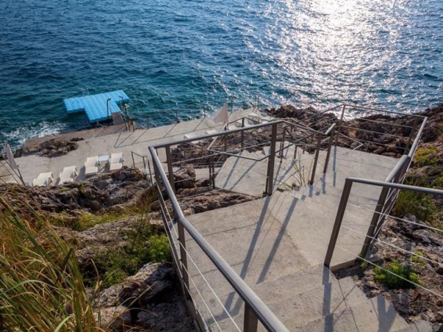 Waterfront villas with swimming pools, Dobre Vode, Bar