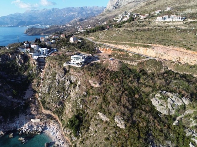 Luxusvilla mit Pool auf einer Klippe über dem Meer, Skocidjevojka, Budva