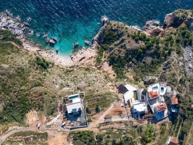 Luxusvilla mit Pool auf einer Klippe über dem Meer, Skocidjevojka, Budva