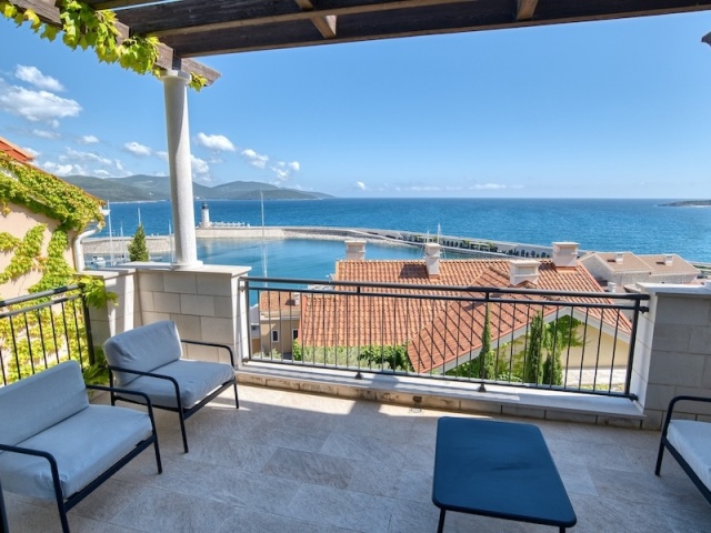 Premium one-bedroom apartment in Lustica Bay