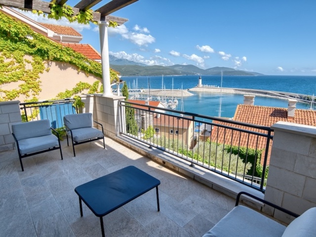 Premium one-bedroom apartment in Lustica Bay