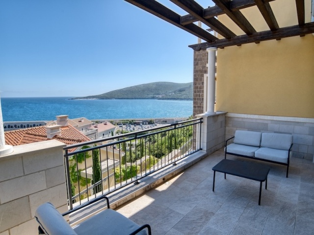 Premium one-bedroom apartment in Lustica Bay