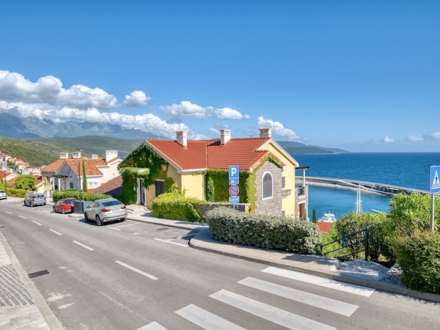 Premium one-bedroom apartment in Lustica Bay