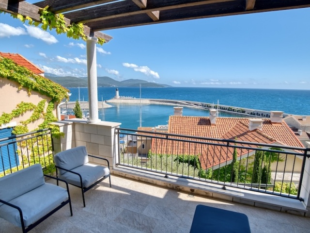 Premium one-bedroom apartment in Lustica Bay