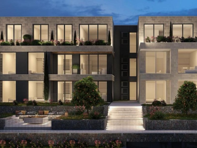 One-bedroom apartment in a new residential complex just 20 meters from the sea, Kotor Bay