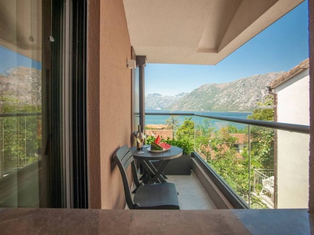 Modern villa for sale in Dobrota, Kotor