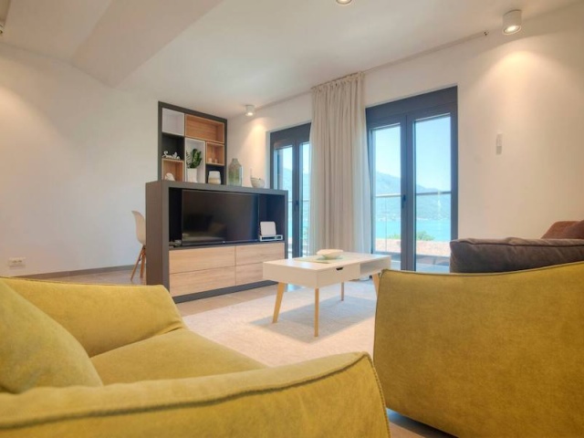 Modern villa for sale in Dobrota, Kotor