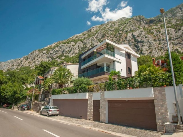 Modern villa for sale in Dobrota, Kotor