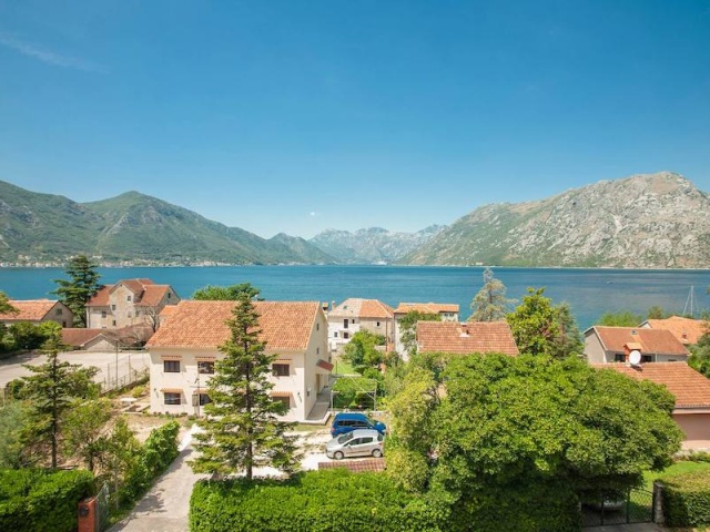 Modern villa for sale in Dobrota, Kotor