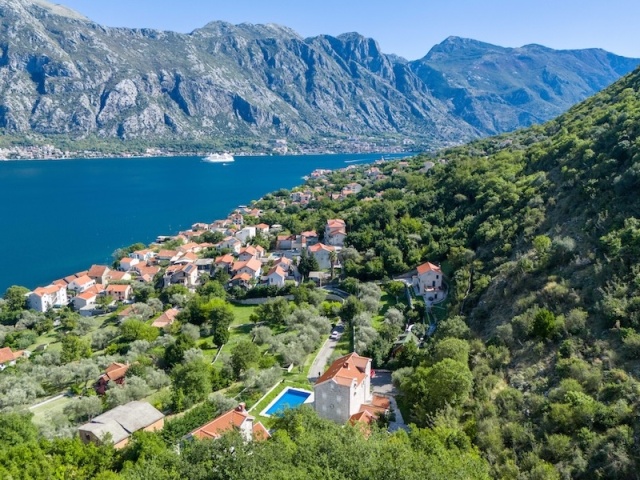 Palazzo Jerovitsa – историческая каменная усадьба с панорамным видом на залив