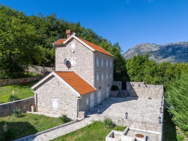 Palazzo Jerovitsa – историческая каменная усадьба с панорамным видом на залив