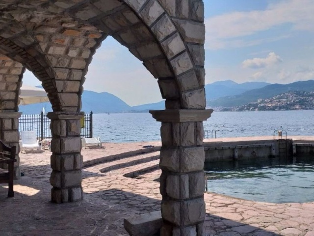 Breathtaking Villa with private mooring on the Seafront in Rose, Lustica