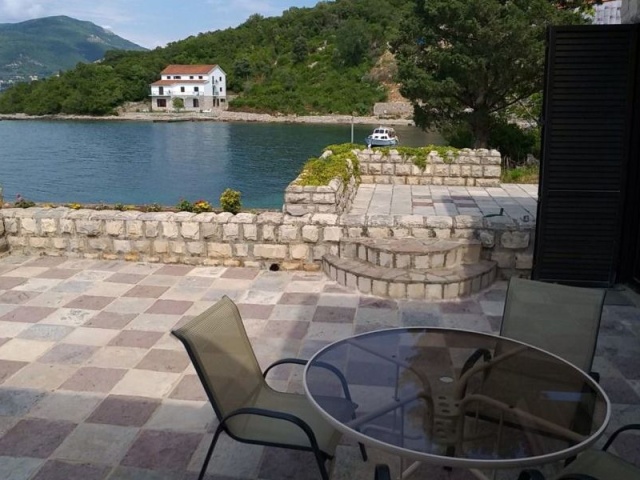 Breathtaking Villa with private mooring on the Seafront in Rose, Lustica